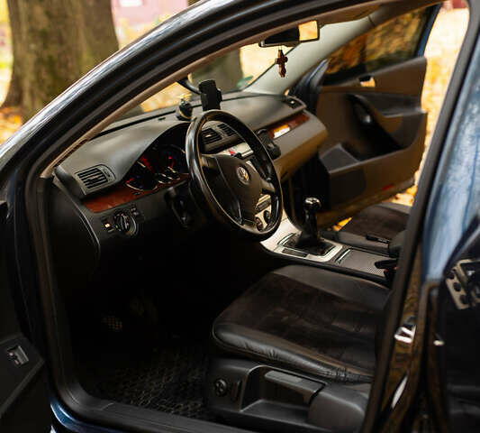 Синий Фольксваген Пассат, объемом двигателя 2 л и пробегом 284 тыс. км за 6400 $, фото 46 на Automoto.ua