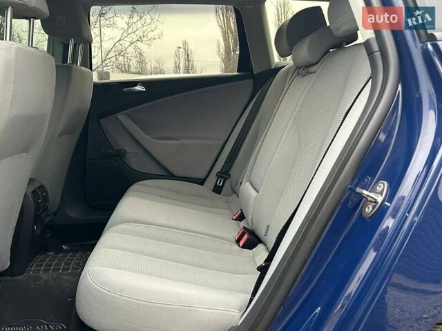 Синий Фольксваген Пассат, объемом двигателя 1.97 л и пробегом 329 тыс. км за 5900 $, фото 24 на Automoto.ua