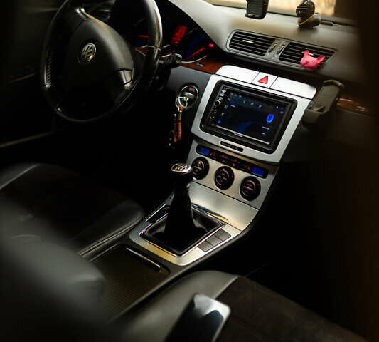 Синий Фольксваген Пассат, объемом двигателя 2 л и пробегом 284 тыс. км за 6400 $, фото 55 на Automoto.ua