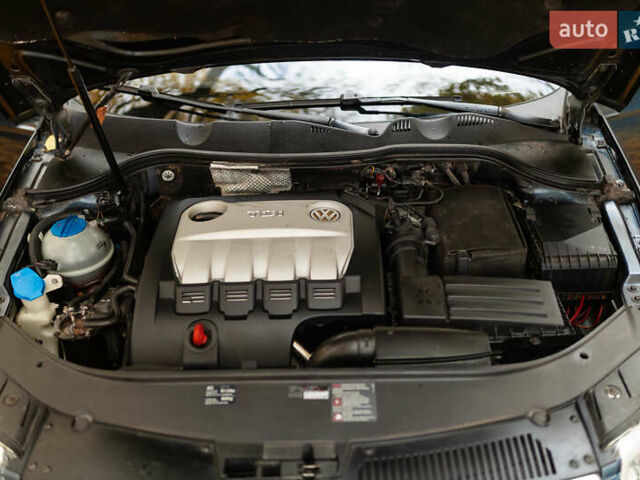 Синий Фольксваген Пассат, объемом двигателя 2 л и пробегом 284 тыс. км за 6400 $, фото 64 на Automoto.ua