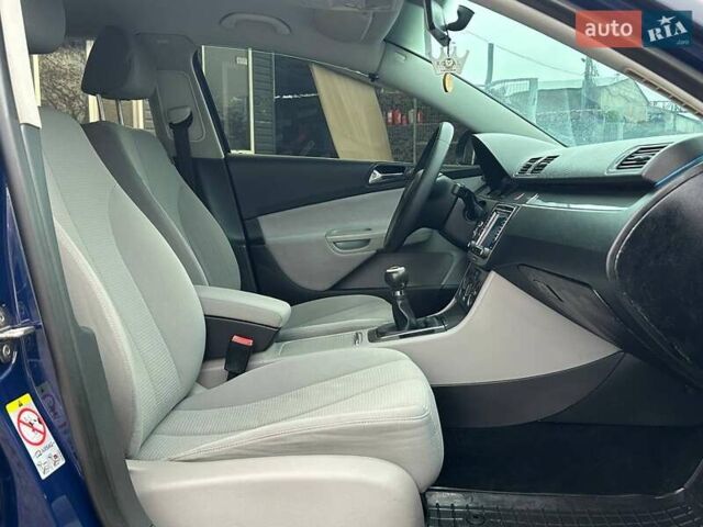 Синий Фольксваген Пассат, объемом двигателя 1.97 л и пробегом 329 тыс. км за 5900 $, фото 30 на Automoto.ua