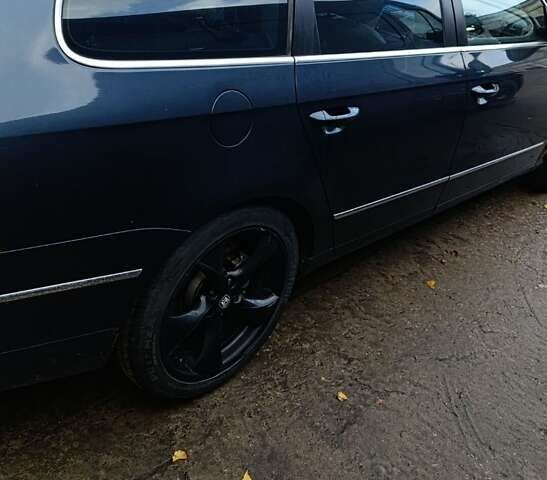 Синий Фольксваген Пассат, объемом двигателя 2 л и пробегом 278 тыс. км за 5100 $, фото 4 на Automoto.ua