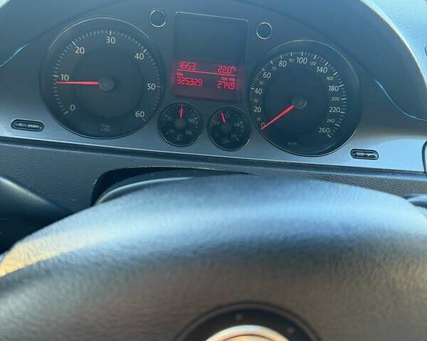 Синій Фольксваген Пассат, об'ємом двигуна 1.97 л та пробігом 325 тис. км за 5500 $, фото 14 на Automoto.ua