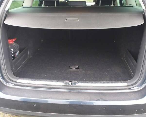 Синий Фольксваген Пассат, объемом двигателя 1.97 л и пробегом 252 тыс. км за 7100 $, фото 6 на Automoto.ua