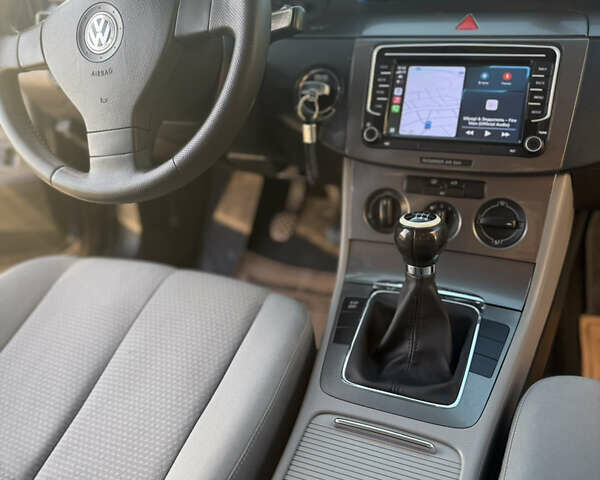 Синій Фольксваген Пассат, об'ємом двигуна 1.97 л та пробігом 325 тис. км за 5500 $, фото 12 на Automoto.ua