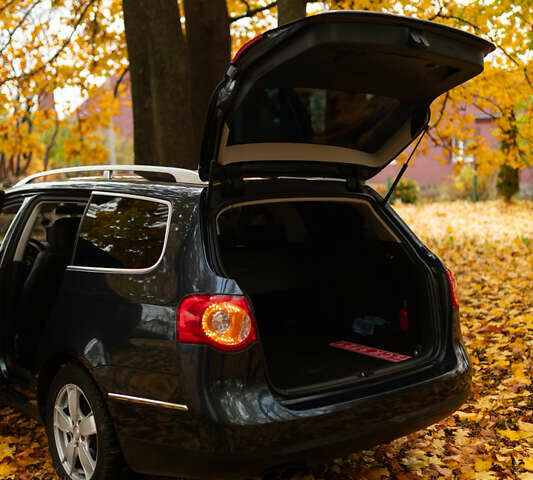 Синий Фольксваген Пассат, объемом двигателя 2 л и пробегом 284 тыс. км за 6400 $, фото 35 на Automoto.ua