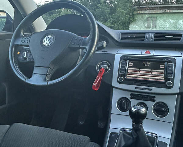 Синій Фольксваген Пассат, об'ємом двигуна 1.9 л та пробігом 344 тис. км за 7550 $, фото 79 на Automoto.ua