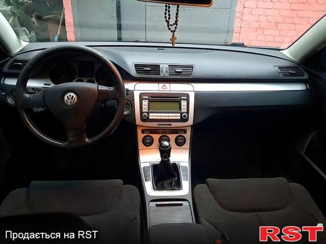 Синий Фольксваген Пассат, объемом двигателя 2 л и пробегом 245 тыс. км за 6700 $, фото 6 на Automoto.ua