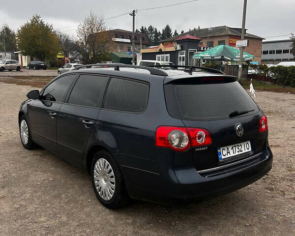 Синій Фольксваген Пассат, об'ємом двигуна 1.6 л та пробігом 243 тис. км за 5899 $, фото 5 на Automoto.ua