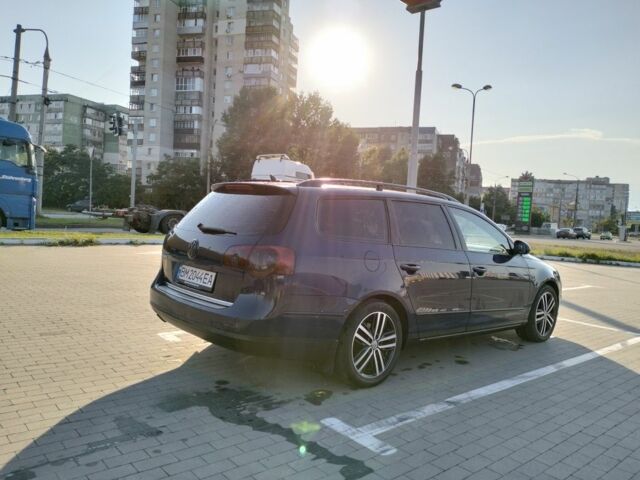 Синий Фольксваген Пассат, объемом двигателя 2 л и пробегом 265 тыс. км за 6800 $, фото 4 на Automoto.ua