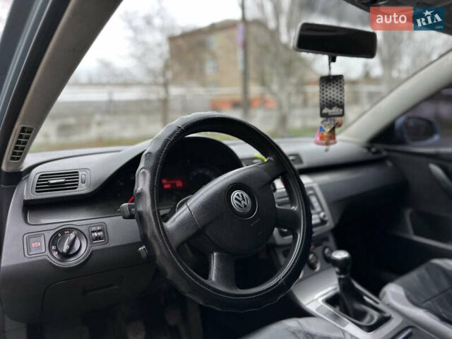 Синий Фольксваген Пассат, объемом двигателя 1.97 л и пробегом 283 тыс. км за 4500 $, фото 5 на Automoto.ua