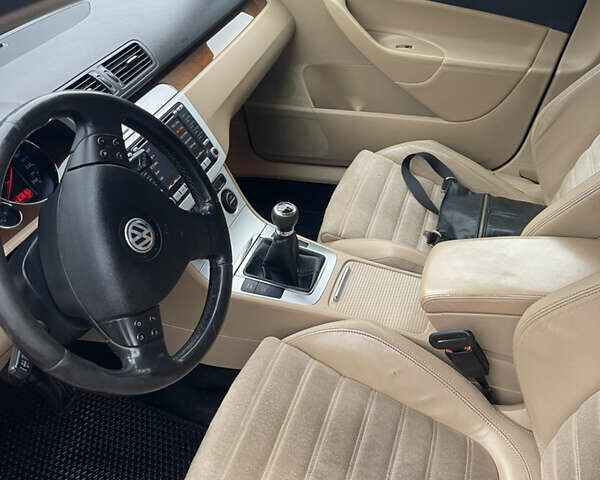 Синий Фольксваген Пассат, объемом двигателя 2 л и пробегом 278 тыс. км за 5900 $, фото 21 на Automoto.ua