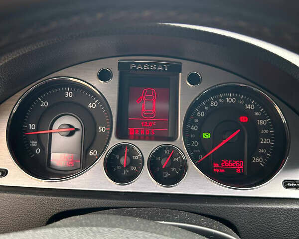 Синий Фольксваген Пассат, объемом двигателя 1.97 л и пробегом 266 тыс. км за 7099 $, фото 20 на Automoto.ua