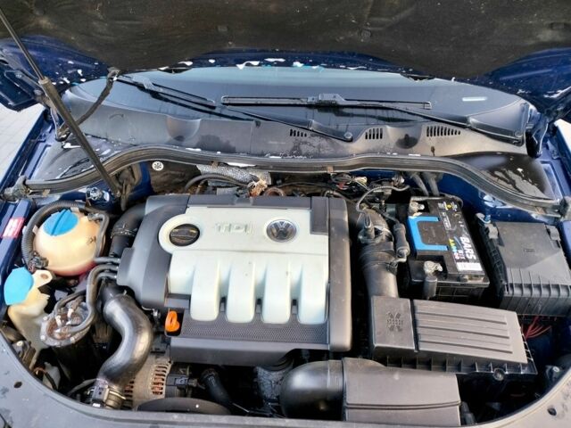 Синий Фольксваген Пассат, объемом двигателя 2 л и пробегом 265 тыс. км за 6800 $, фото 7 на Automoto.ua