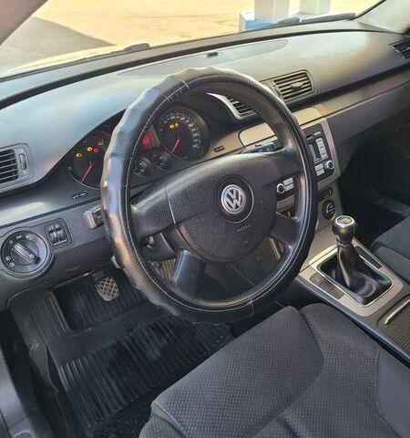 Синий Фольксваген Пассат, объемом двигателя 1.97 л и пробегом 297 тыс. км за 4700 $, фото 7 на Automoto.ua