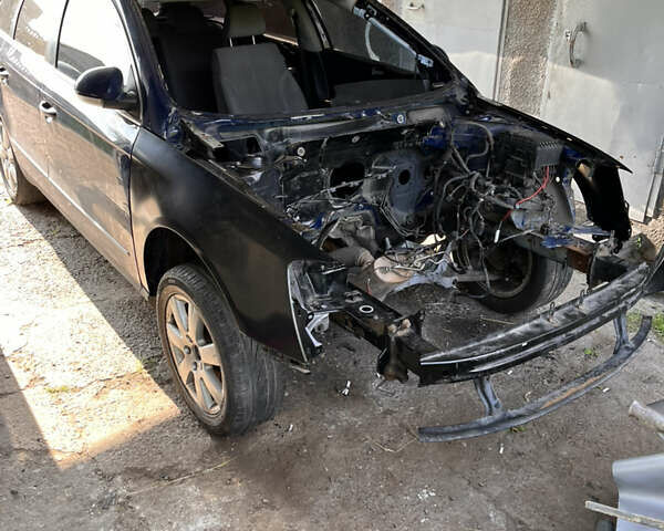 Синій Фольксваген Пассат, об'ємом двигуна 2 л та пробігом 310 тис. км за 3500 $, фото 6 на Automoto.ua
