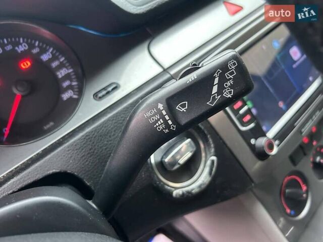 Синий Фольксваген Пассат, объемом двигателя 1.97 л и пробегом 329 тыс. км за 5900 $, фото 17 на Automoto.ua