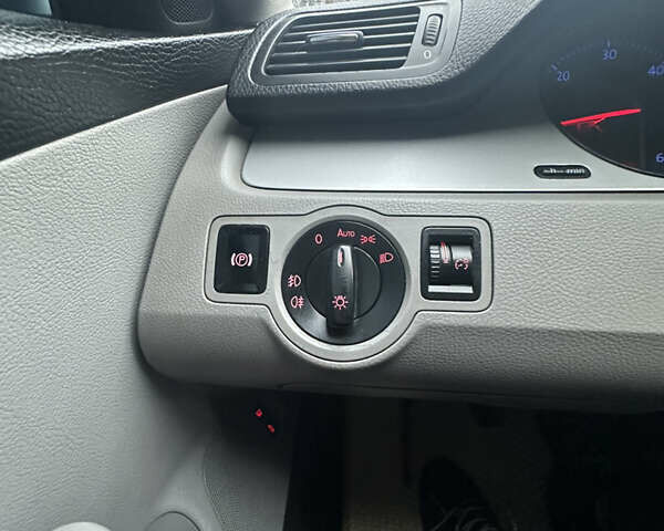 Синий Фольксваген Пассат, объемом двигателя 1.97 л и пробегом 340 тыс. км за 6999 $, фото 15 на Automoto.ua