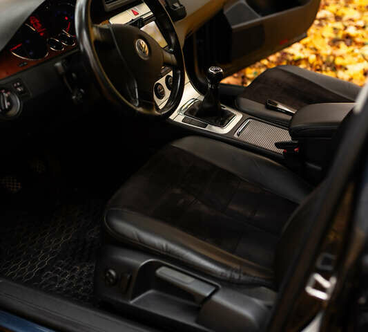 Синий Фольксваген Пассат, объемом двигателя 2 л и пробегом 284 тыс. км за 6400 $, фото 45 на Automoto.ua