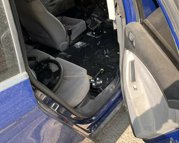 Синій Фольксваген Пассат, об'ємом двигуна 2 л та пробігом 310 тис. км за 3500 $, фото 10 на Automoto.ua
