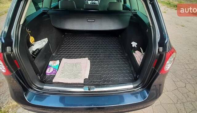 Синій Фольксваген Пассат, об'ємом двигуна 2 л та пробігом 279 тис. км за 10000 $, фото 5 на Automoto.ua