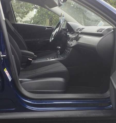 Синий Фольксваген Пассат, объемом двигателя 1.6 л и пробегом 202 тыс. км за 5000 $, фото 5 на Automoto.ua