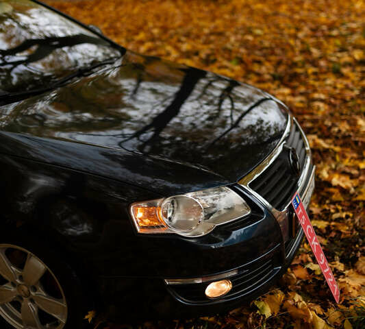 Синий Фольксваген Пассат, объемом двигателя 2 л и пробегом 284 тыс. км за 6400 $, фото 9 на Automoto.ua