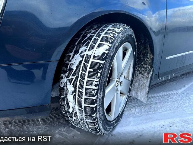 Синий Фольксваген Пассат, объемом двигателя 2 л и пробегом 231 тыс. км за 5600 $, фото 3 на Automoto.ua