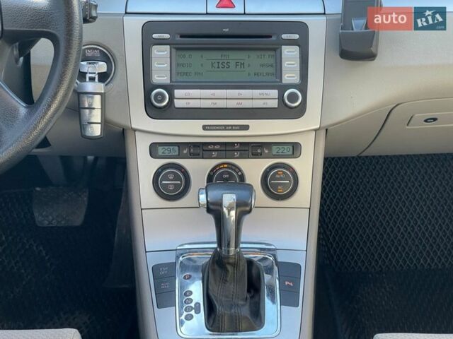 Синій Фольксваген Пассат, об'ємом двигуна 1.97 л та пробігом 306 тис. км за 6999 $, фото 26 на Automoto.ua