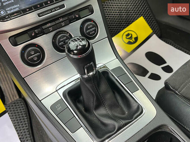 Синий Фольксваген Пассат, объемом двигателя 1.98 л и пробегом 265 тыс. км за 4990 $, фото 12 на Automoto.ua