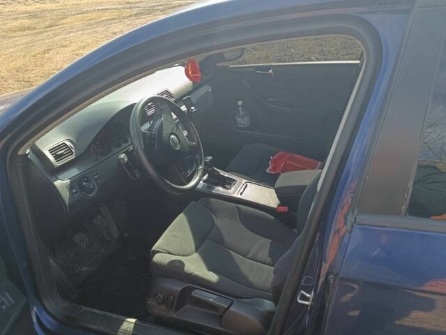 Синий Фольксваген Пассат, объемом двигателя 2 л и пробегом 400 тыс. км за 3300 $, фото 5 на Automoto.ua