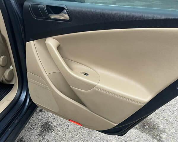 Синий Фольксваген Пассат, объемом двигателя 2 л и пробегом 278 тыс. км за 5900 $, фото 24 на Automoto.ua