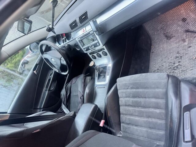 Синий Фольксваген Пассат, объемом двигателя 2 л и пробегом 299 тыс. км за 4200 $, фото 1 на Automoto.ua