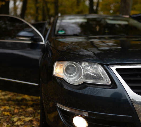 Синий Фольксваген Пассат, объемом двигателя 2 л и пробегом 284 тыс. км за 6400 $, фото 1 на Automoto.ua