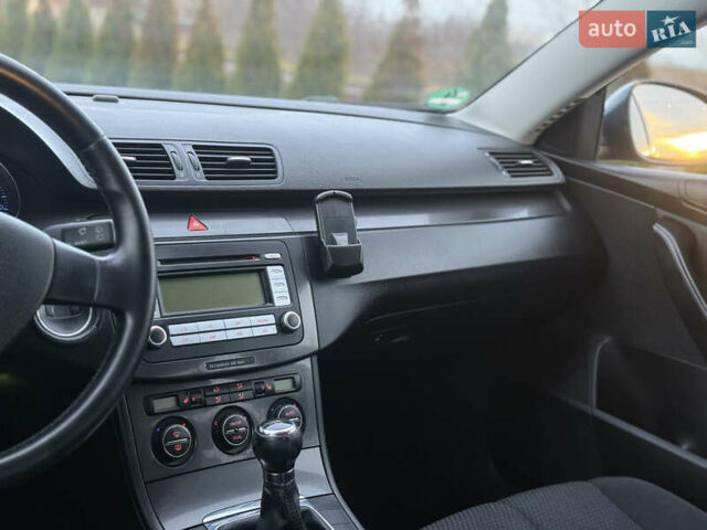 Синій Фольксваген Пассат, об'ємом двигуна 1.6 л та пробігом 193 тис. км за 6600 $, фото 19 на Automoto.ua