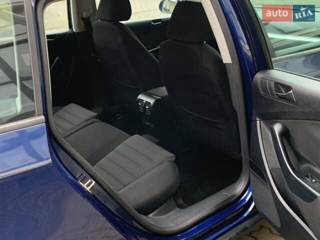 Синий Фольксваген Пассат, объемом двигателя 1.97 л и пробегом 283 тыс. км за 6399 $, фото 9 на Automoto.ua