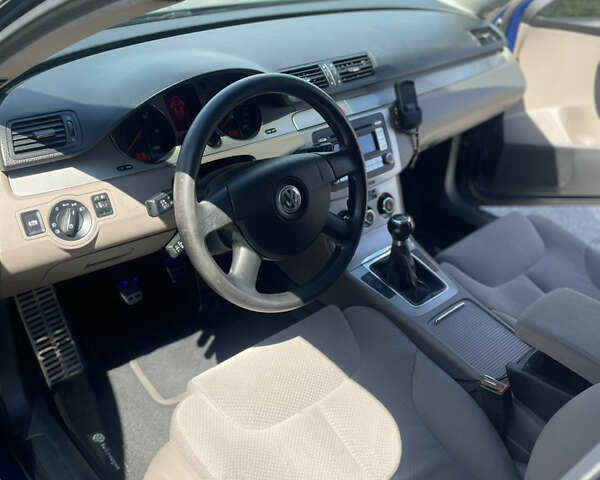 Синий Фольксваген Пассат, объемом двигателя 1.97 л и пробегом 197 тыс. км за 7750 $, фото 21 на Automoto.ua