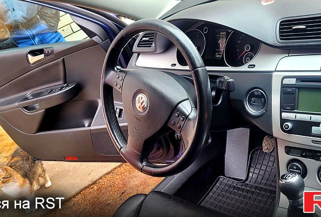 Синий Фольксваген Пассат, объемом двигателя 2 л и пробегом 270 тыс. км за 5500 $, фото 4 на Automoto.ua