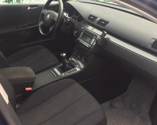 Синий Фольксваген Пассат, объемом двигателя 1.4 л и пробегом 175 тыс. км за 5800 $, фото 19 на Automoto.ua