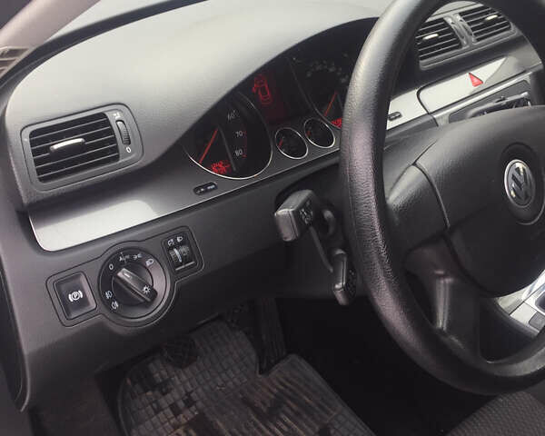 Синий Фольксваген Пассат, объемом двигателя 1.4 л и пробегом 175 тыс. км за 5800 $, фото 26 на Automoto.ua