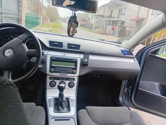 Синий Фольксваген Пассат, объемом двигателя 2 л и пробегом 325 тыс. км за 6200 $, фото 6 на Automoto.ua