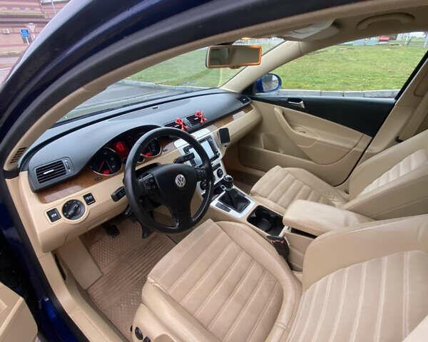 Синий Фольксваген Пассат, объемом двигателя 1.97 л и пробегом 368 тыс. км за 6600 $, фото 4 на Automoto.ua