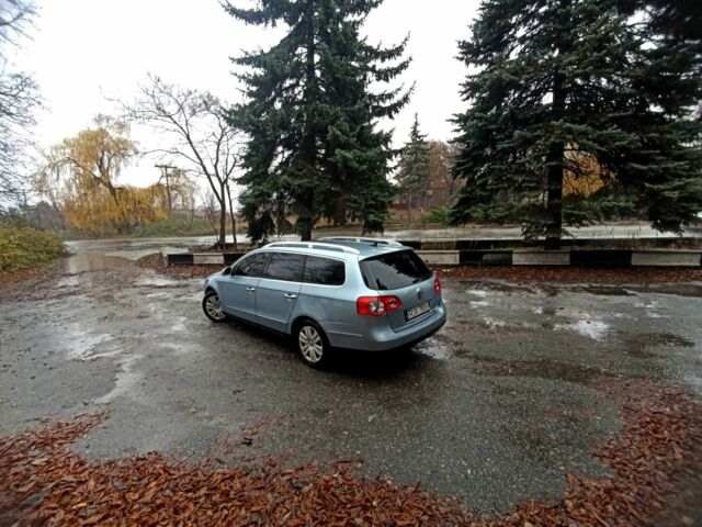 Синий Фольксваген Пассат, объемом двигателя 2 л и пробегом 300 тыс. км за 2450 $, фото 1 на Automoto.ua