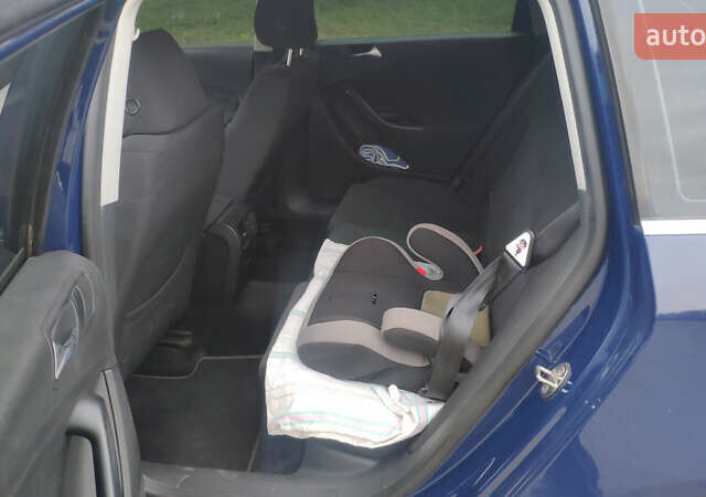 Синий Фольксваген Пассат, объемом двигателя 1.97 л и пробегом 365 тыс. км за 6700 $, фото 9 на Automoto.ua