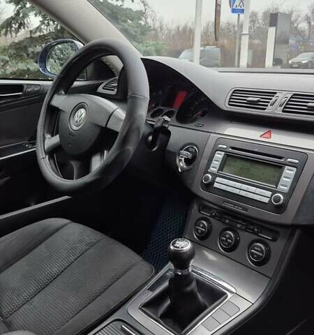 Синий Фольксваген Пассат, объемом двигателя 1.8 л и пробегом 238 тыс. км за 4950 $, фото 11 на Automoto.ua