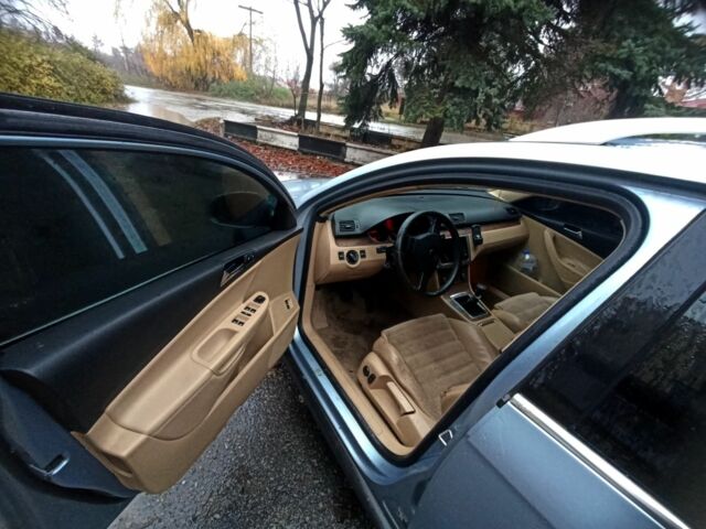 Синий Фольксваген Пассат, объемом двигателя 2 л и пробегом 300 тыс. км за 2450 $, фото 8 на Automoto.ua