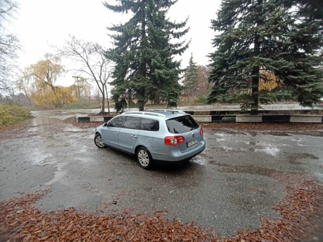 Синий Фольксваген Пассат, объемом двигателя 2 л и пробегом 300 тыс. км за 2450 $, фото 3 на Automoto.ua