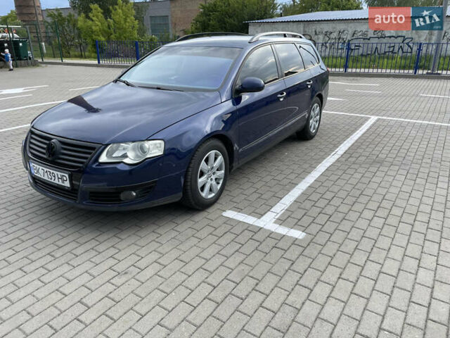 Синий Фольксваген Пассат, объемом двигателя 1.97 л и пробегом 390 тыс. км за 6100 $, фото 1 на Automoto.ua