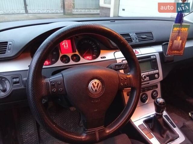 Синій Фольксваген Пассат, об'ємом двигуна 1.9 л та пробігом 380 тис. км за 2600 $, фото 5 на Automoto.ua