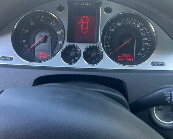 Синий Фольксваген Пассат, объемом двигателя 1.8 л и пробегом 236 тыс. км за 6400 $, фото 27 на Automoto.ua